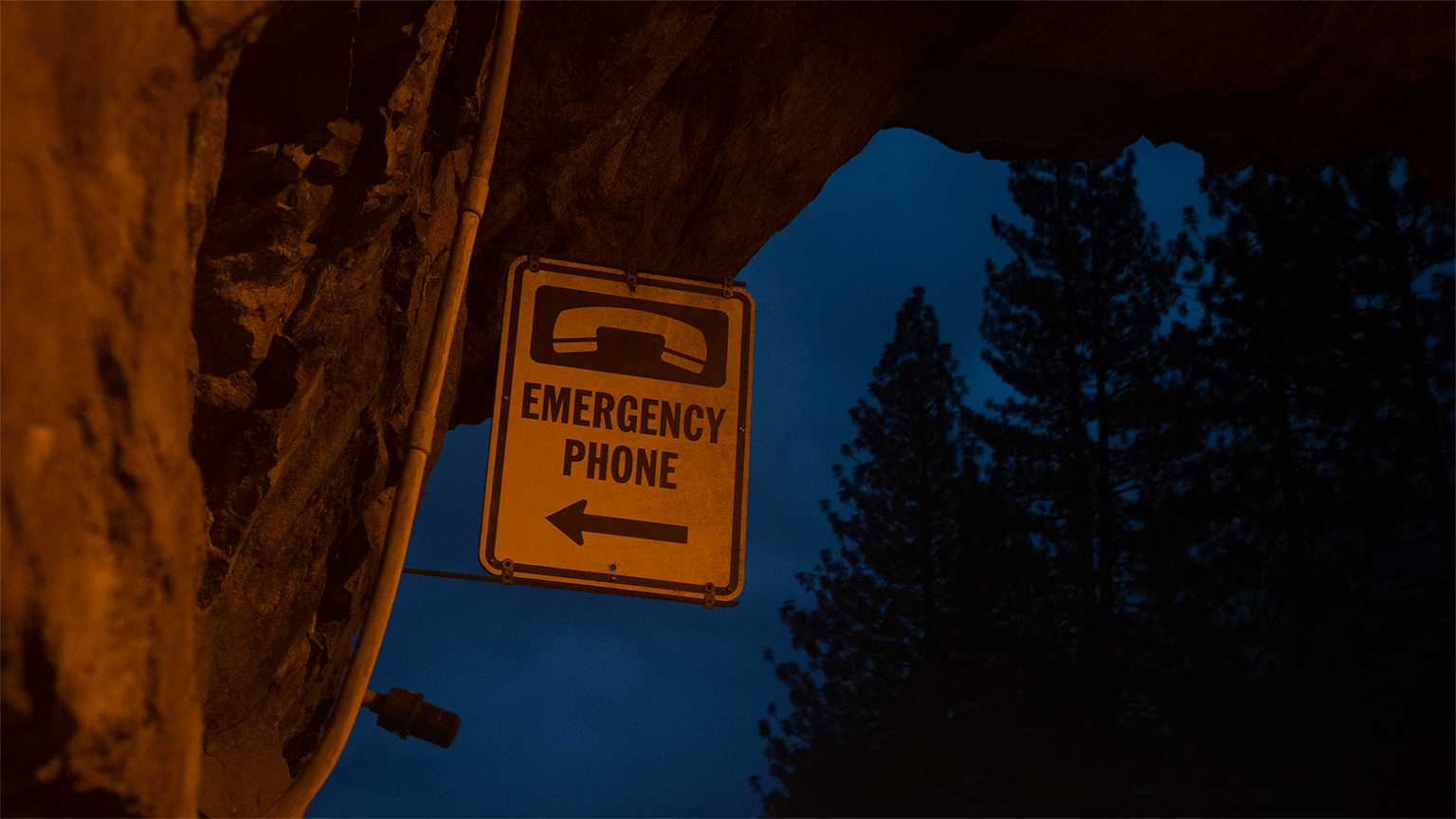 Emergency-Phone-R